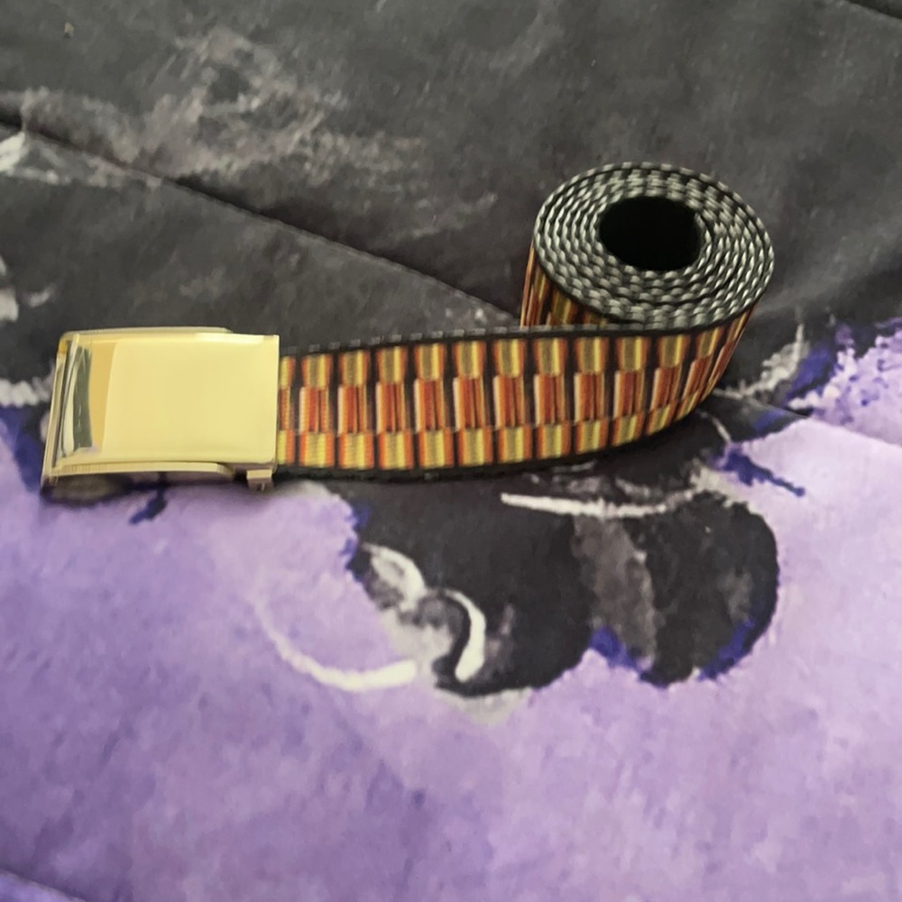 Nice gold buckle bucket belt. Worn once!